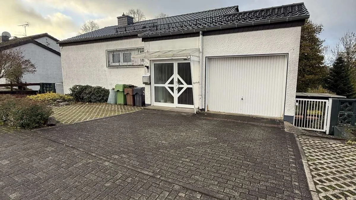 Einfamilienhaus in Wipperfürth, vermittelt von Reiher & Löwe: Einfamilienhaus mit fünf Zimmern