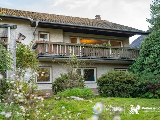 Außen Rückansicht mit Balkon