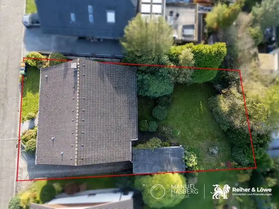 Außen Drohne Draufsicht mit Grundstücksgrenze