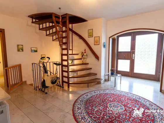 EG Diele mit Wendeltreppe