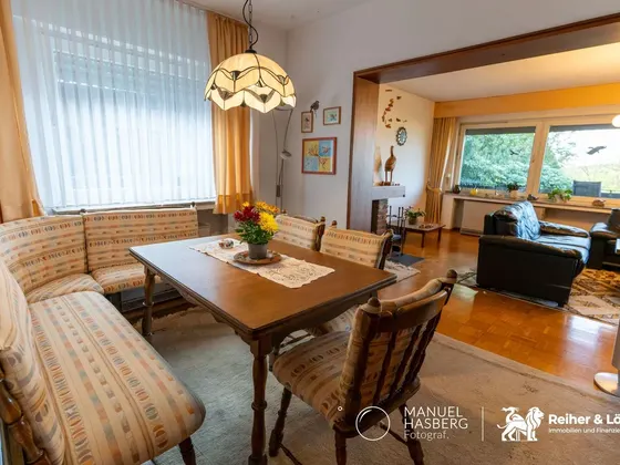 EG Essbereich mit Blick ins Wohnzimmer