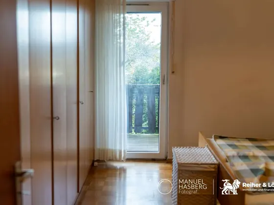 EG Schlafzimmer mit Balkontür